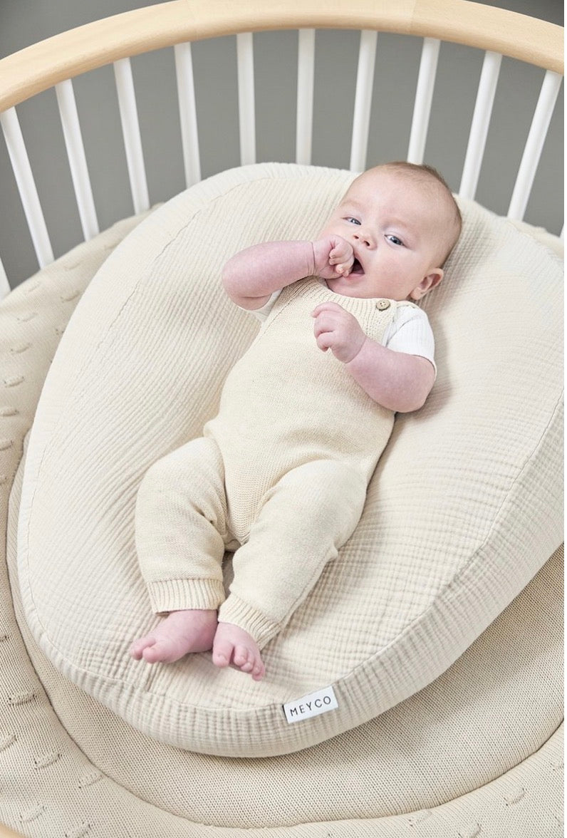 Universele relaxhoes van Meyco baby.