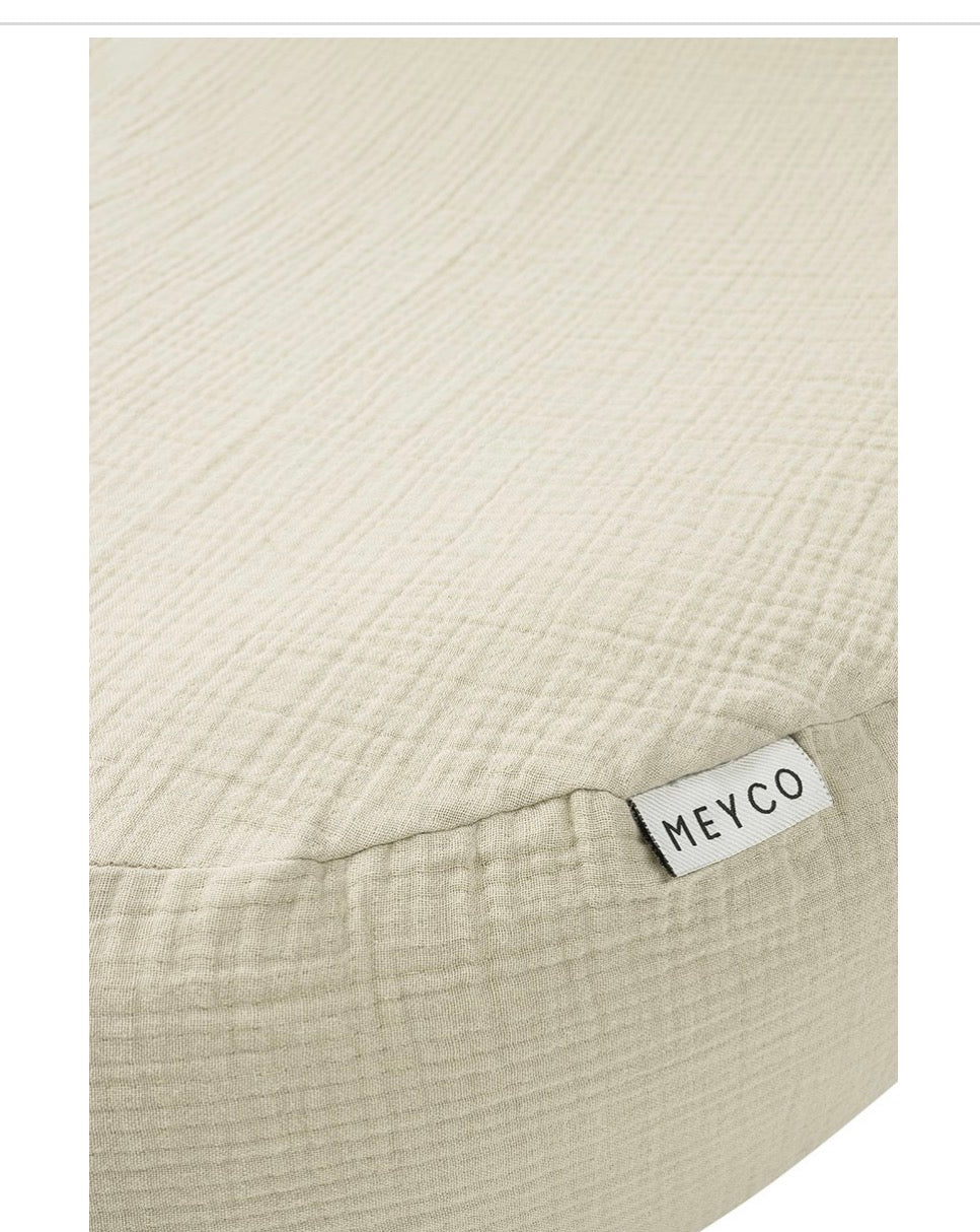 Universele relaxhoes van Meyco baby.